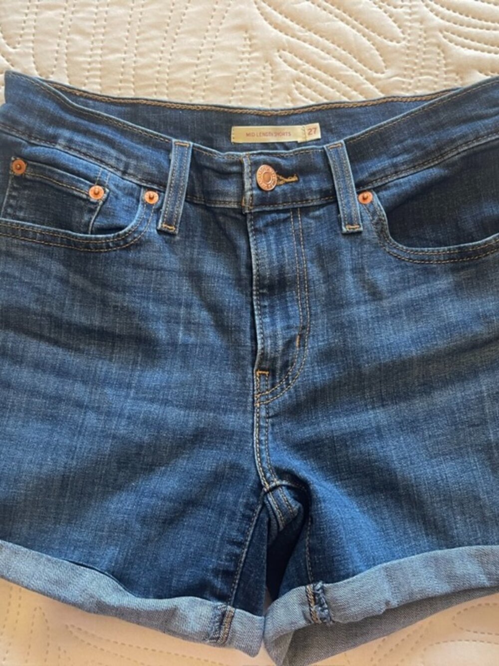 LEVIS Mid Length Shorts Womens Sz 27 Denim Cotton Stretch Classic Roll-Up Blue